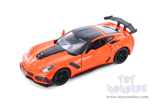 Showcasts® Collectibles - Chevrolet® Corvette® ZR1 Hardtop (2019, 1/24 scale diecast model car, Asstd.) 71356D MAP: $19.99