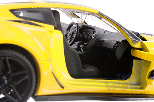 Showcasts® Collectibles - Chevrolet® Corvette® ZR1 Hardtop (2019, 1/24 scale diecast model car, Asstd.) 71356D MAP: $19.99