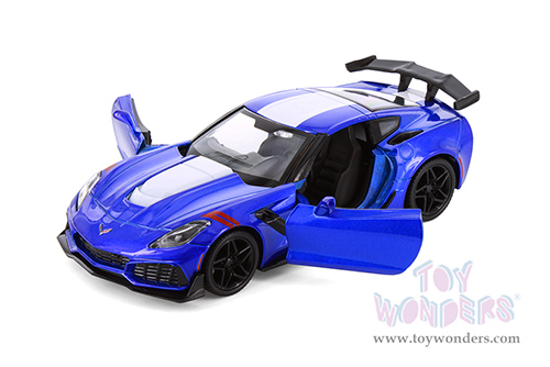 Showcasts® Collectibles - Chevrolet® Corvette® ZR1 Hardtop (2019, 1/24 scale diecast model car, Asstd.) 71356D MAP: $19.99