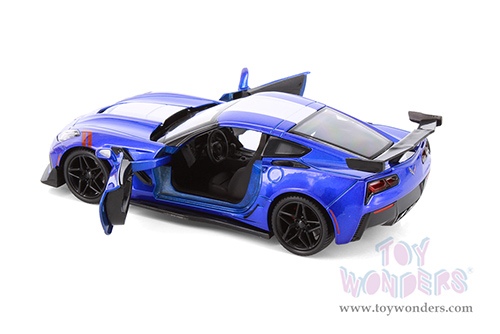 Showcasts® Collectibles - Chevrolet® Corvette® ZR1 Hardtop (2019, 1/24 scale diecast model car, Asstd.) 71356D MAP: $19.99