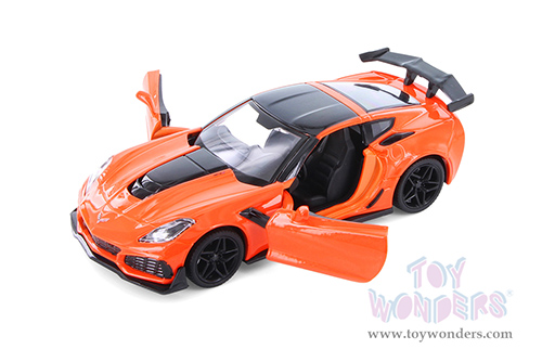 Showcasts® Collectibles - Chevrolet® Corvette® ZR1 Hardtop (2019, 1/24 scale diecast model car, Asstd.) 71356D MAP: $19.99
