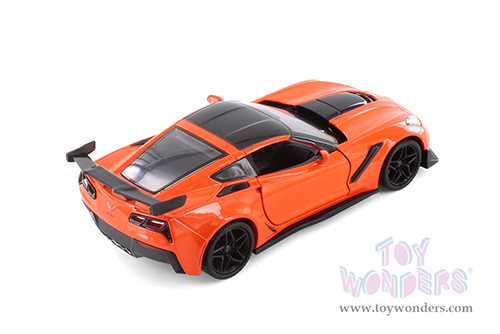 Showcasts® Collectibles - Chevrolet® Corvette® ZR1 Hardtop (2019, 1/24 scale diecast model car, Asstd.) 71356D MAP: $19.99