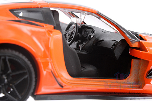 Showcasts® Collectibles - Chevrolet® Corvette® ZR1 Hardtop (2019, 1/24 scale diecast model car, Asstd.) 71356D MAP: $19.99