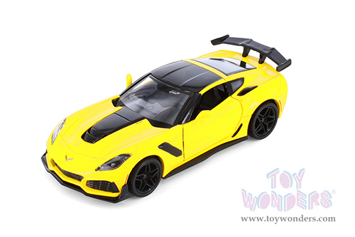 Showcasts® Collectibles - Chevrolet® Corvette® ZR1 Hardtop (2019, 1/24 scale diecast model car, Asstd.) 71356D MAP: $19.99