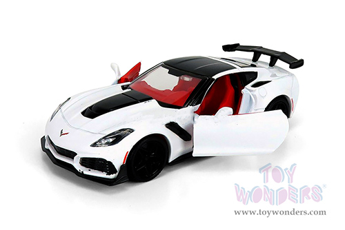 Showcasts® Collectibles - Chevrolet® Corvette® ZR1 Hardtop (2019, 1/24 scale diecast model car, White/Red interior) 71356R MAP: $22.99