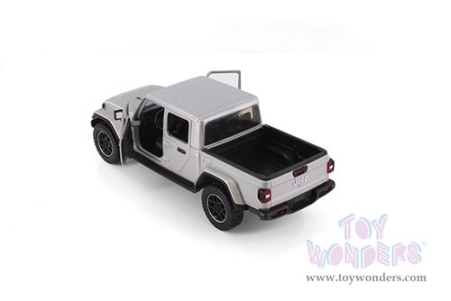 Showcasts® Collectibles - Jeep® Gladiator Overland (Closed Top) Pickup Truck (2021, 1/27 scale diecast model car, Silver) 71365D MAP: $19.99