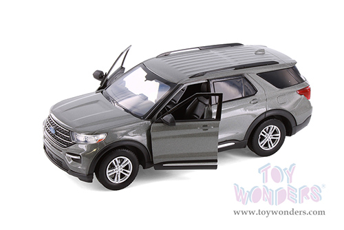 Showcasts® Collectibles - Ford Explorer XLT (2022, 1/24 scale diecast model car, Asstd.) 71378D MAP: $19.99
