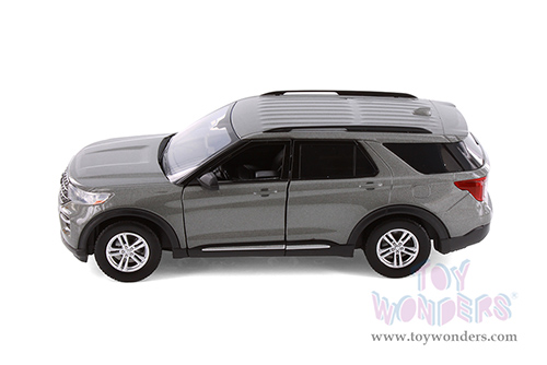 Showcasts® Collectibles - Ford Explorer XLT (2022, 1/24 scale diecast model car, Asstd.) 71378D MAP: $19.99