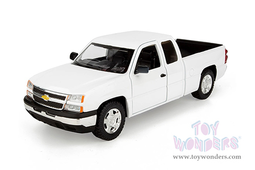 Showcasts® Collectibles - Chevy® Silverado™ 1500 Double Cab Truck (2006, 1/25 scale diecast model car, White) 71393WH MAP: $22.99