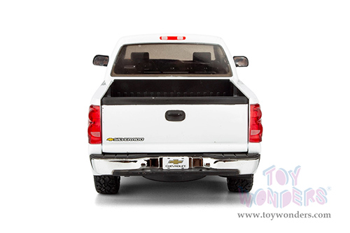 Showcasts® Collectibles - Chevy® Silverado™ 1500 Double Cab Truck (2006, 1/25 scale diecast model car, White) 71393WH MAP: $22.99