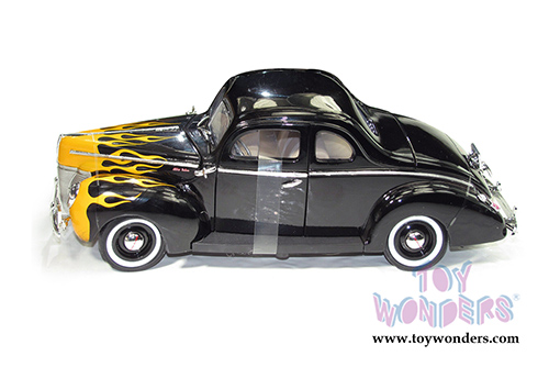 Motormax Timeless Classics - Ford Deluxe Hardtop (1940, 1/18 scale diecast model car, Black) 73108TC/BKF