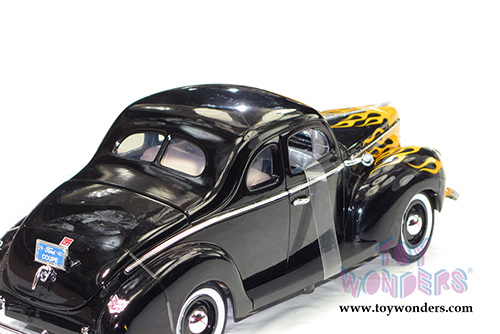 Motormax Timeless Classics - Ford Deluxe Hardtop (1940, 1/18 scale diecast model car, Black) 73108TC/BKF