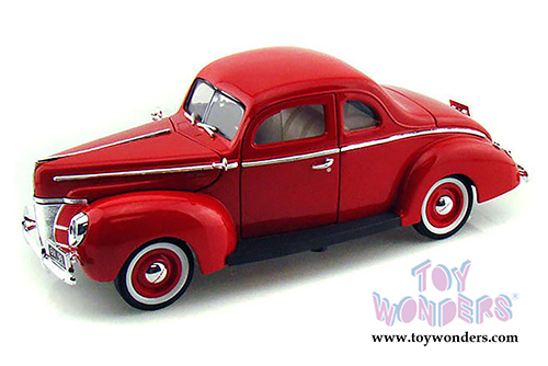Motormax Timeless Classics -  Ford Coupe Deluxe Hard Top (1940, 1/18 scale diecast model car, Red) 73108TC/R
