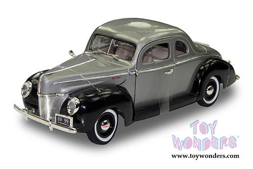Motormax Timeless Classics -  Ford Coupe Deluxe Hardtop (1940, 1/18 scale diecast model car, Black) 73108TC/SV