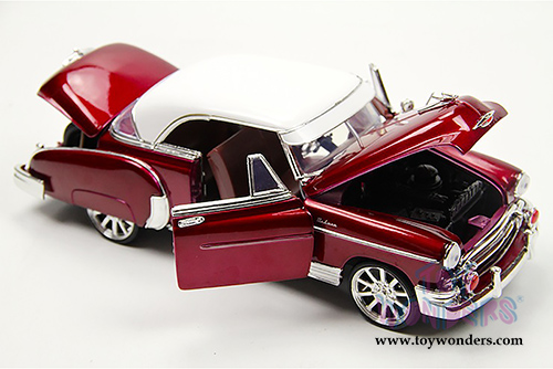 Motormax Timeless Classics -  Chevy Bel Air Hard Top (1950, 1/18 scale diecast model car, Red) 73111TC/R