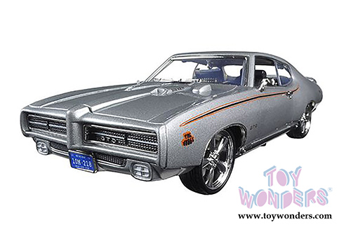 Motormax Timeless Classics - Pontiac GTO&reg; Judge&trade; Hardtop (1969, 1/18 scale diecast model car, Silver) 73133TC/W