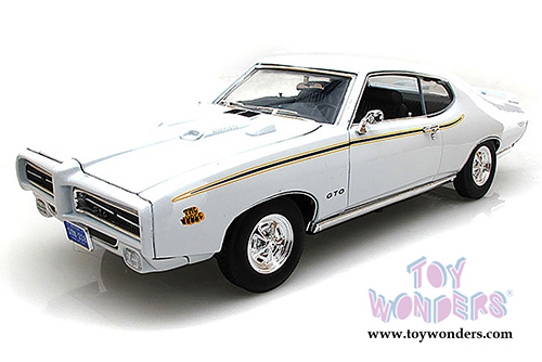 Motormax Timeless Classics - Pontiac GTO Judge Hard Top (1969, 1/18 scale diecast model car, White) 73133TC/W