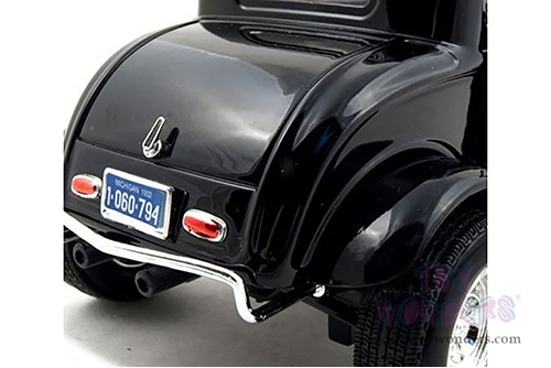 Motormax Timeless Classics - Ford Five-Window Coupe (1932, 1/18 scale diecast model car, Black with Flames) 73171TC/BK