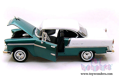 Motormax Timeless Classics - Chevy Bel Air Coupe (1955, 1/18 scale diecast model car, Green with White) 73185TC/GN