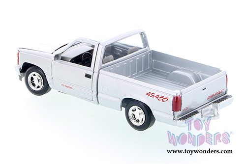 Showcasts Collectibles - Chevrolet&reg; 454 SS&trade; Pickup Truck (1992, 1/24 scale diecast model car, Silver) 73203AC/SV