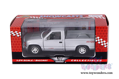 Showcasts Collectibles - Chevrolet&reg; 454 SS&trade; Pickup Truck (1992, 1/24 scale diecast model car, Silver) 73203AC/SV