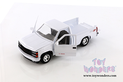 Showcasts Collectibles - Chevrolet&reg; 454 SS Pickup Truck (1992, 1/24 scale die cast model car, White) 73203WT/16D