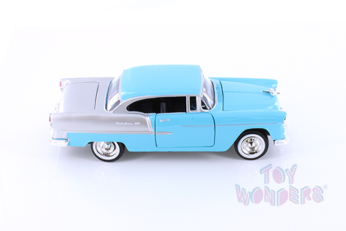 Showcasts Collectibles - Chevrolet&reg; Bel Air&reg; Hardtop (1955, 1/24 scale diecast model car, Light Blue/Gray) 73229BU/16D
