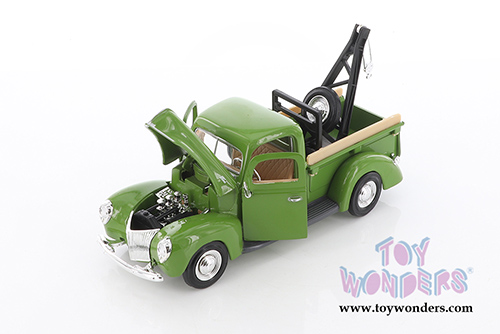 Showcasts Collectibles - Ford Tow Truck (1940, 1/24 scale diecast model car, Green) 73234T/GN