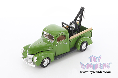 Showcasts Collectibles - Ford Tow Truck (1940, 1/24 scale diecast model car, Green) 73234T/GN