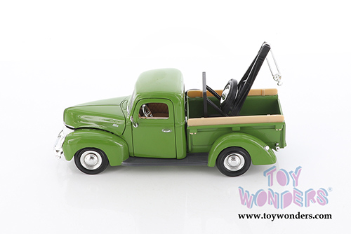Showcasts Collectibles - Ford Tow Truck (1940, 1/24 scale diecast model car, Green) 73234T/GN