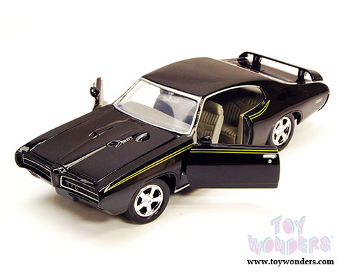 Showcasts Collectibles - Pontiac GTO Judge Hardtop (1969, 1/24 scale diecast model car, Black) 73242AC/BK