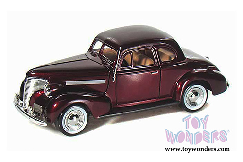 Showcasts Collectibles - Chevrolet&reg; Coupe Hardtop  (1939, 1/24 scale diecast model car, Burgundy) 73247AC/BG