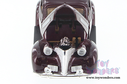 Showcasts Collectibles - Chevrolet&reg; Coupe Hardtop  (1939, 1/24 scale diecast model car, Burgundy) 73247AC/BG