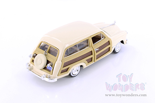 Showcasts Collectibles - Ford  Woody Wagon (1949, 1/24 scale diecast model car, Asstd.) 73260/2/16D
