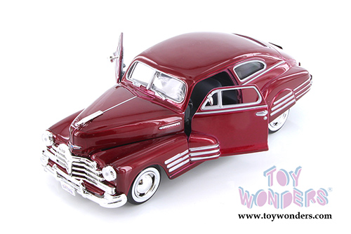 Showcasts Collectibles - Chevy&reg; Aerosedan Fleetline Hard Top (1948, 1/24 scale diecast model car, Asstd.) 73266/16D