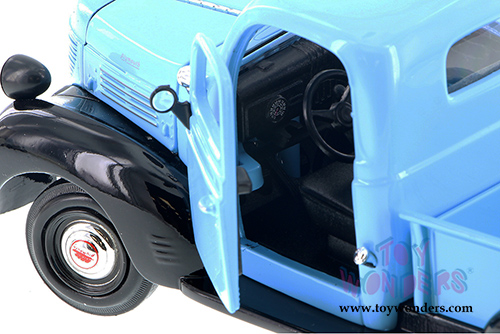 Showcasts Collectibles - Plymouth Truck (1941, 1/24 scale diecast model car, Asstd.) 73278/16D