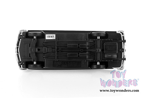 Showcasts Collectibles - Chrysler C300 Hardtop (1955, 1/24 scale diecast model car, Black) 73302AC/BK