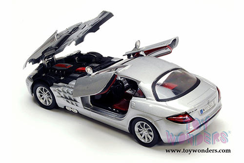 Showcasts Collectibles - Mercedes Benz SLR McLaren Hardtop (1/24 scale diecast model car, Silver) 73306SV/6