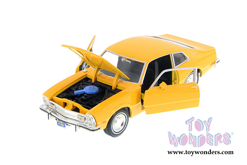 Showcasts - Ford Maverick Hardtop (1974, 1/24 scale diecast model car, Asstd.) 73326/16D