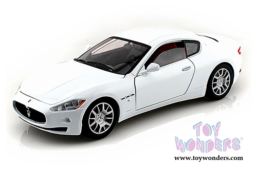 Showcasts Collectibles - Maserati GranTurismo Hardtop (1/24 scale diecast model car, White) 73361W/6