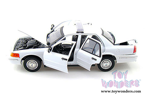 Motormax - Ford Crown Victoria Undecorated Police Hard Top (2001, 1/18 scale diecast model car, White) 73517