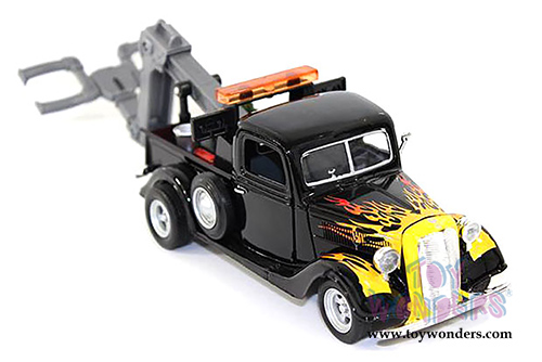 Motormax Premium American - Ford Pickup Tow Truck (1937, 1/24 scale diecast model car, Black w/Flames) 75341AC