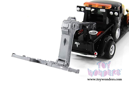 Motormax Premium American - Ford Pickup Tow Truck (1937, 1/24 scale diecast model car, Black w/Flames) 75341AC