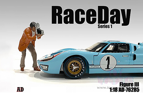American Diorama Figurine - Race Day 1 Figure III (1/18 scale, Orange/Light Gray) 76285