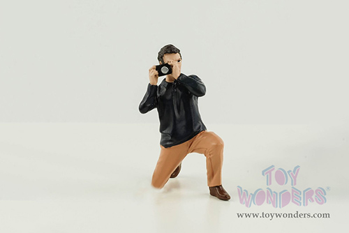 American Diorama Figurine - Race Day 2 Figure IV (1/18 scale, Black/Light Brown) AD-76298