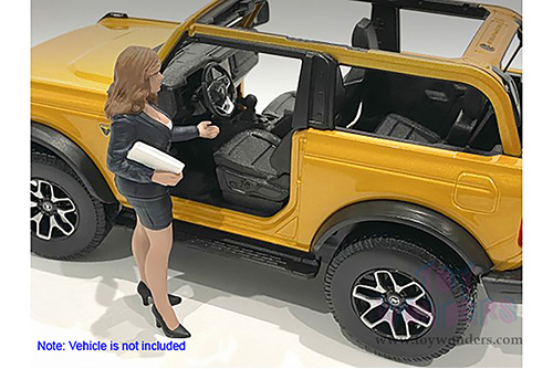 American Diorama Figurine - The Dealership - Female Salesperson (1/24  scale, Black) 76410