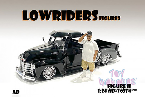 American Diorama Figurine - Lowriderz Figure II (1/24 scale, Beige/White) 76374