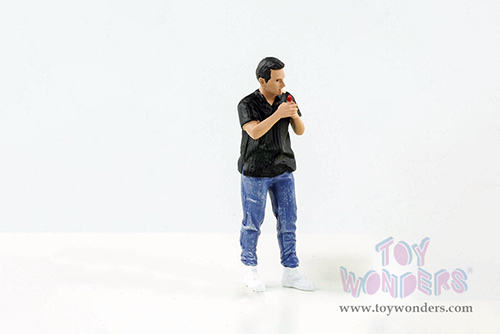 American Diorama Figurine - Car Meet 1 Figure VI (1/24 scale, Black/Blue) 76382