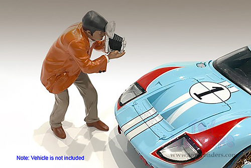 American Diorama Figurine - Race Day 1 Figure III (1/24 scale, Orange/Light Gray) 76385