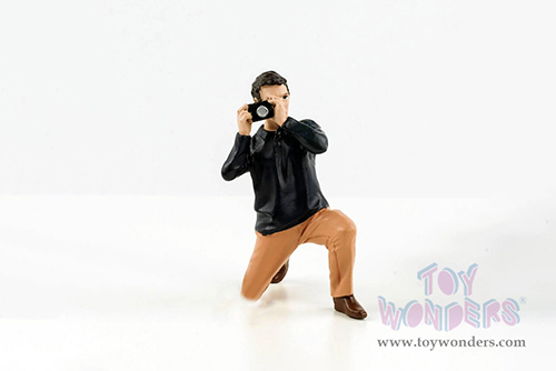 American Diorama Figurine - Race Day 2 Figure IV (1/24 scale, Black/Light Brown) 76398